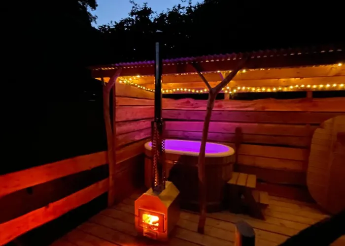 Sparrow Cabin Hot Tub