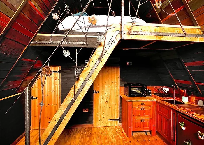 Sparrow Cabin Hot Tub