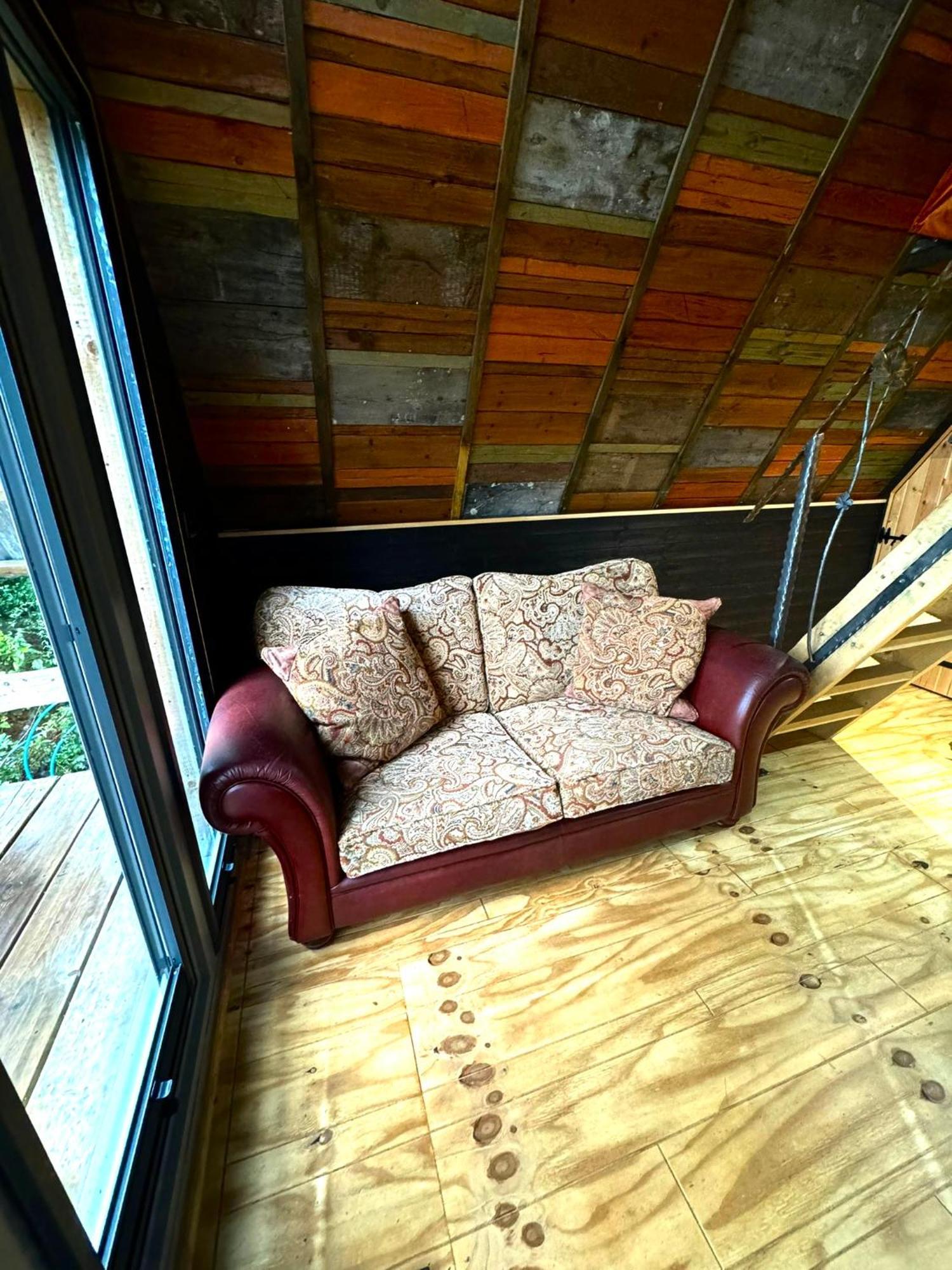 Sparrow Hot Tub Lodge Barham